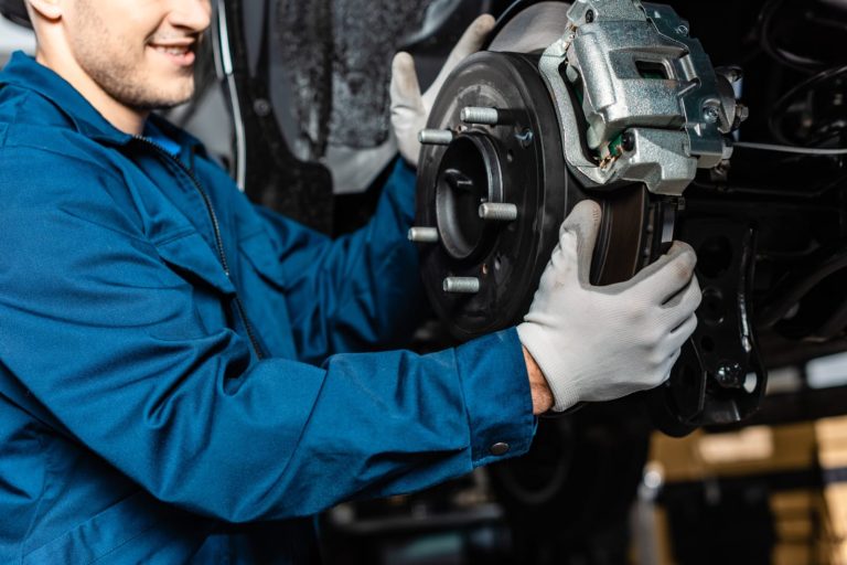 6 Signs That It’s Time to Replace Your Brakes