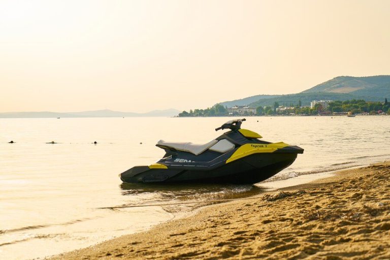 5 Expert Tips for Maintaining Your Personal Watercraft